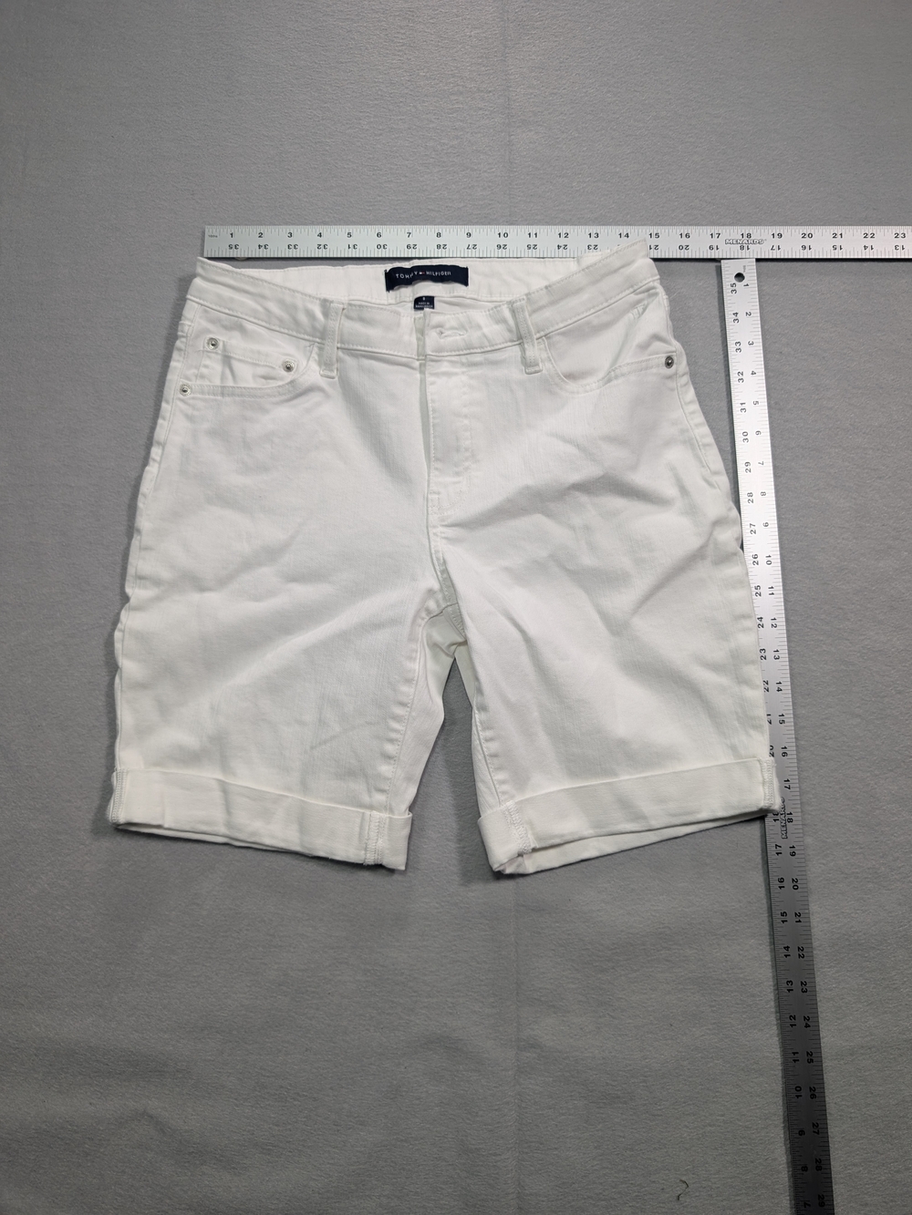 Tommy Hilfiger Women's Size 8 Shorts A18